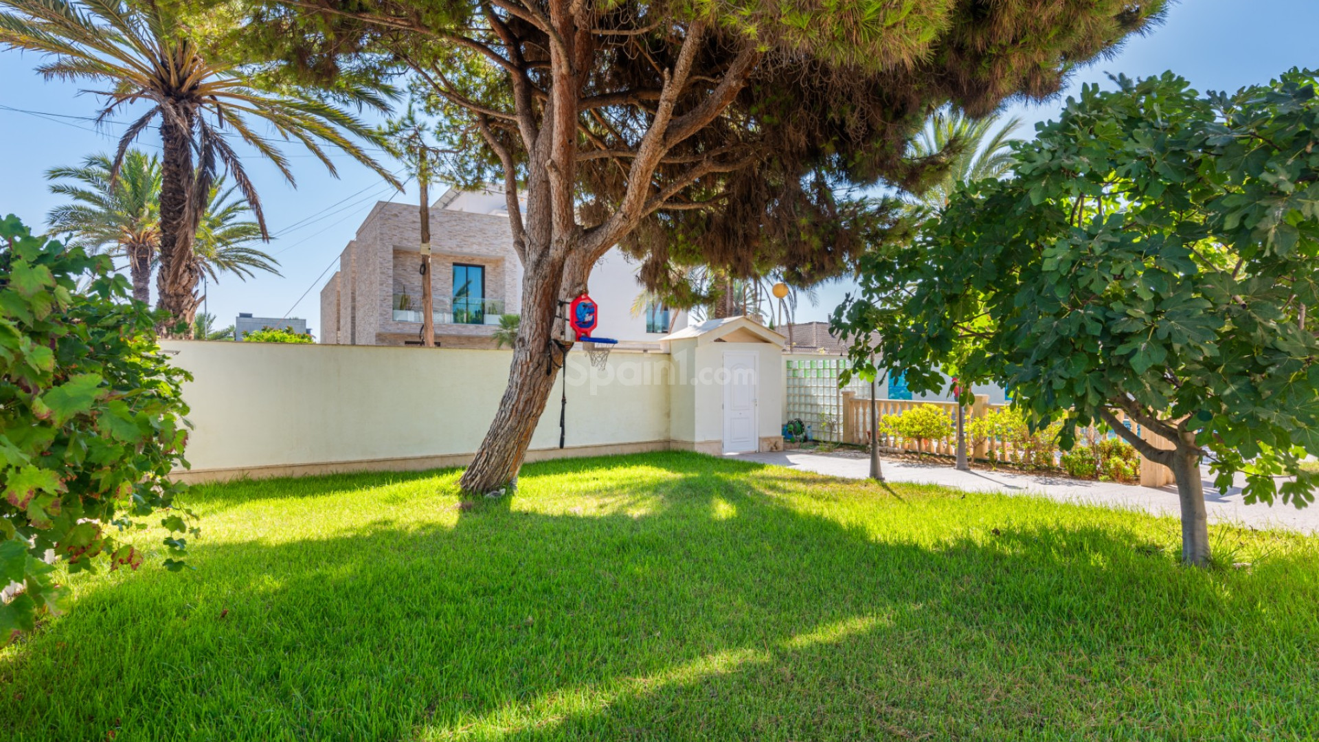 Resale - Villa -
Cabo Roig