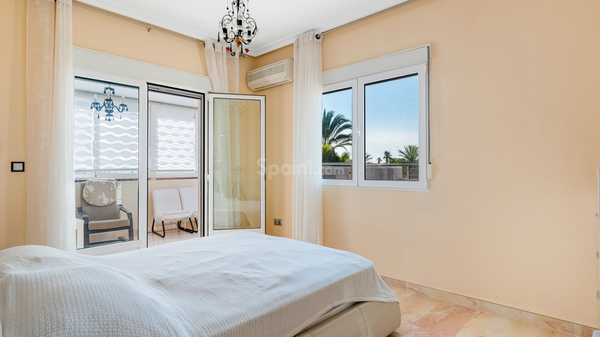 Resale - Villa -
Cabo Roig