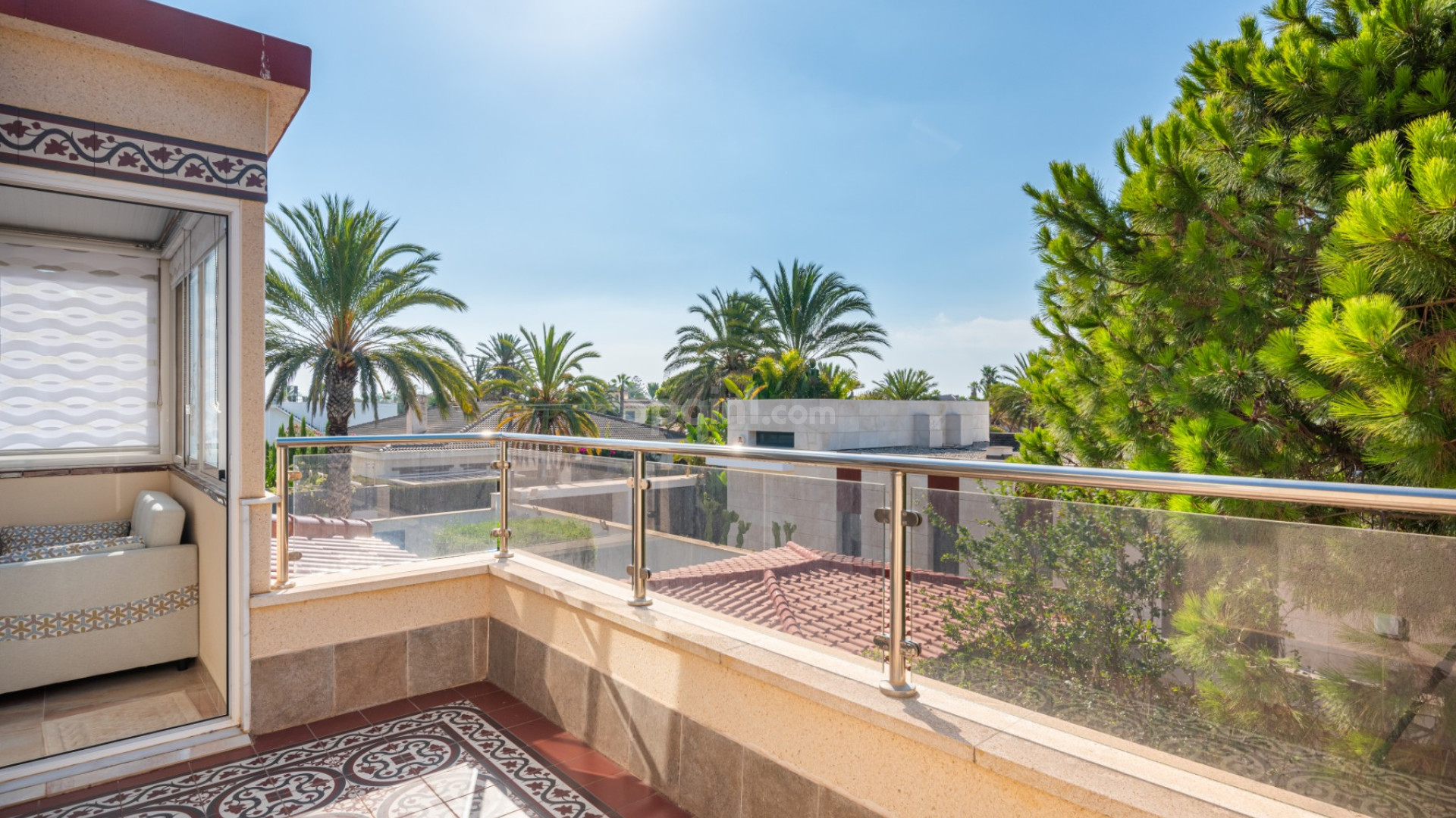 Resale - Villa -
Cabo Roig