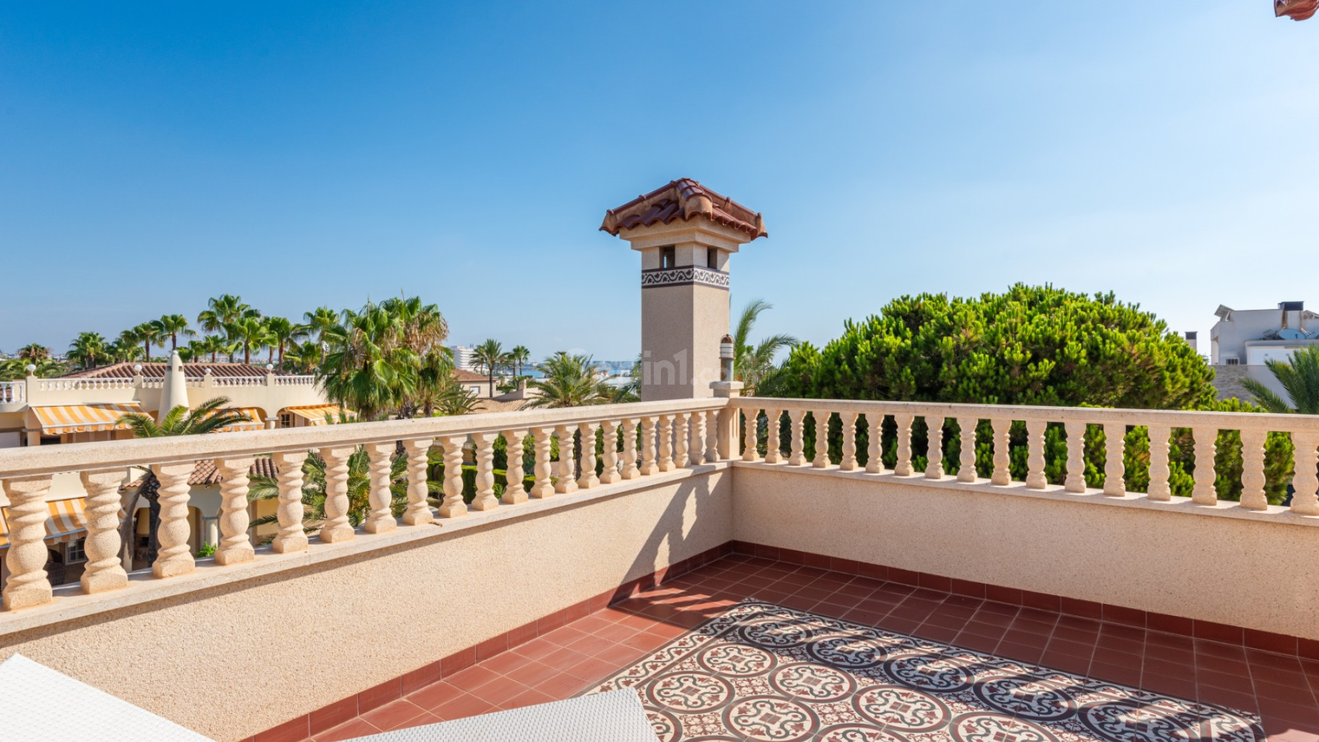 Resale - Villa -
Cabo Roig