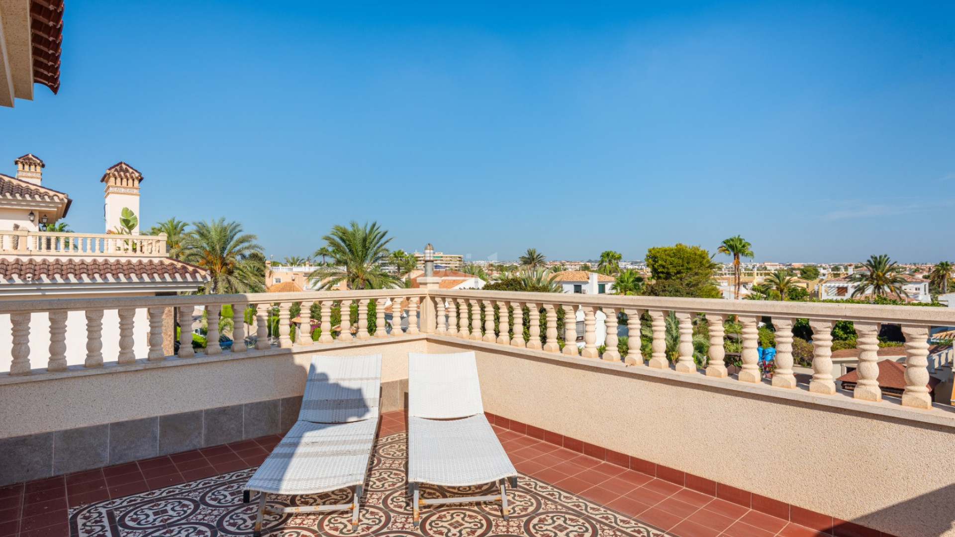 Resale - Villa -
Cabo Roig