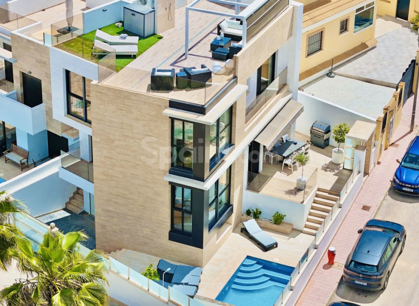 Resale - Villa -
Campoamor R-5