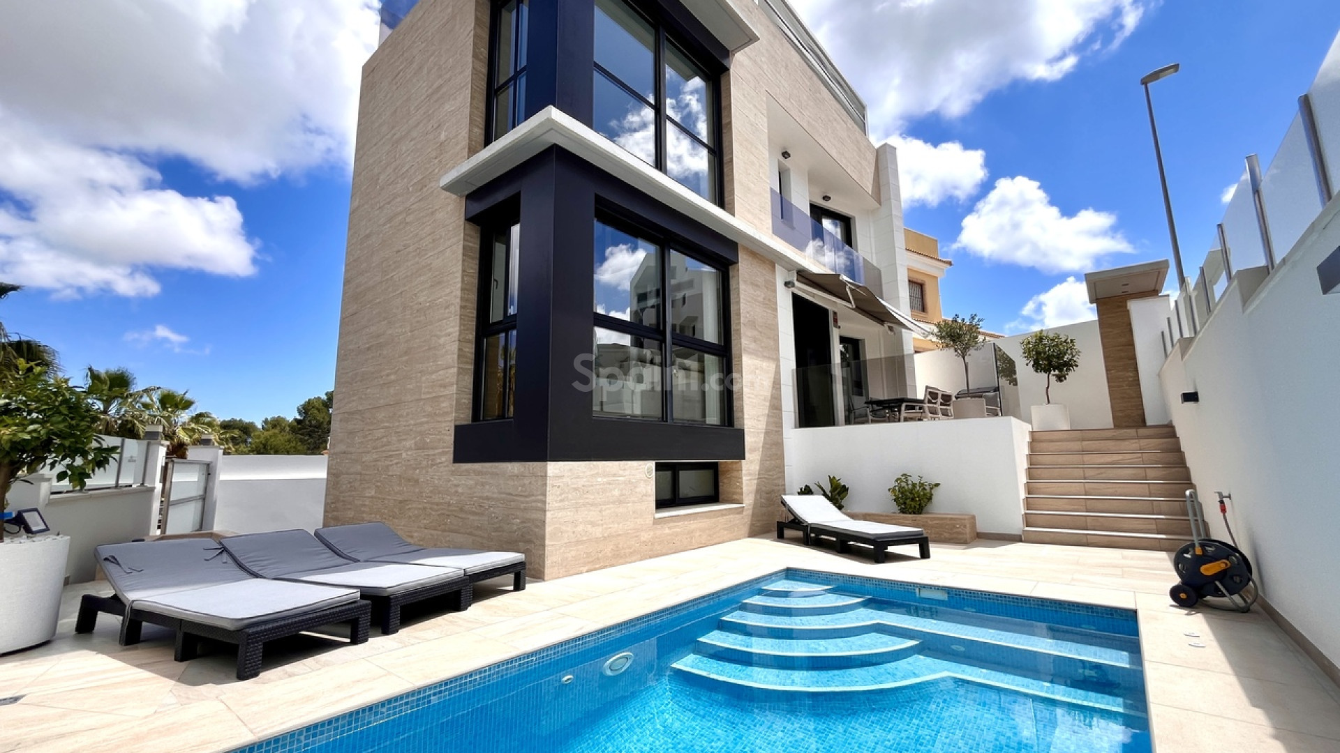 Resale - Villa -
Campoamor R-5