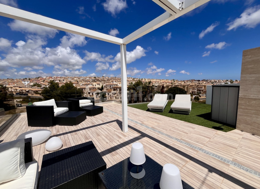 Resale - Villa -
Campoamor R-5