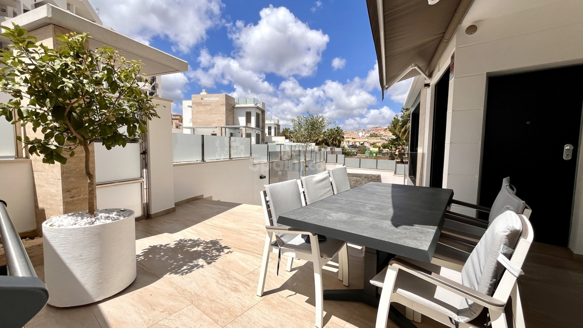 Resale - Villa -
Campoamor R-5