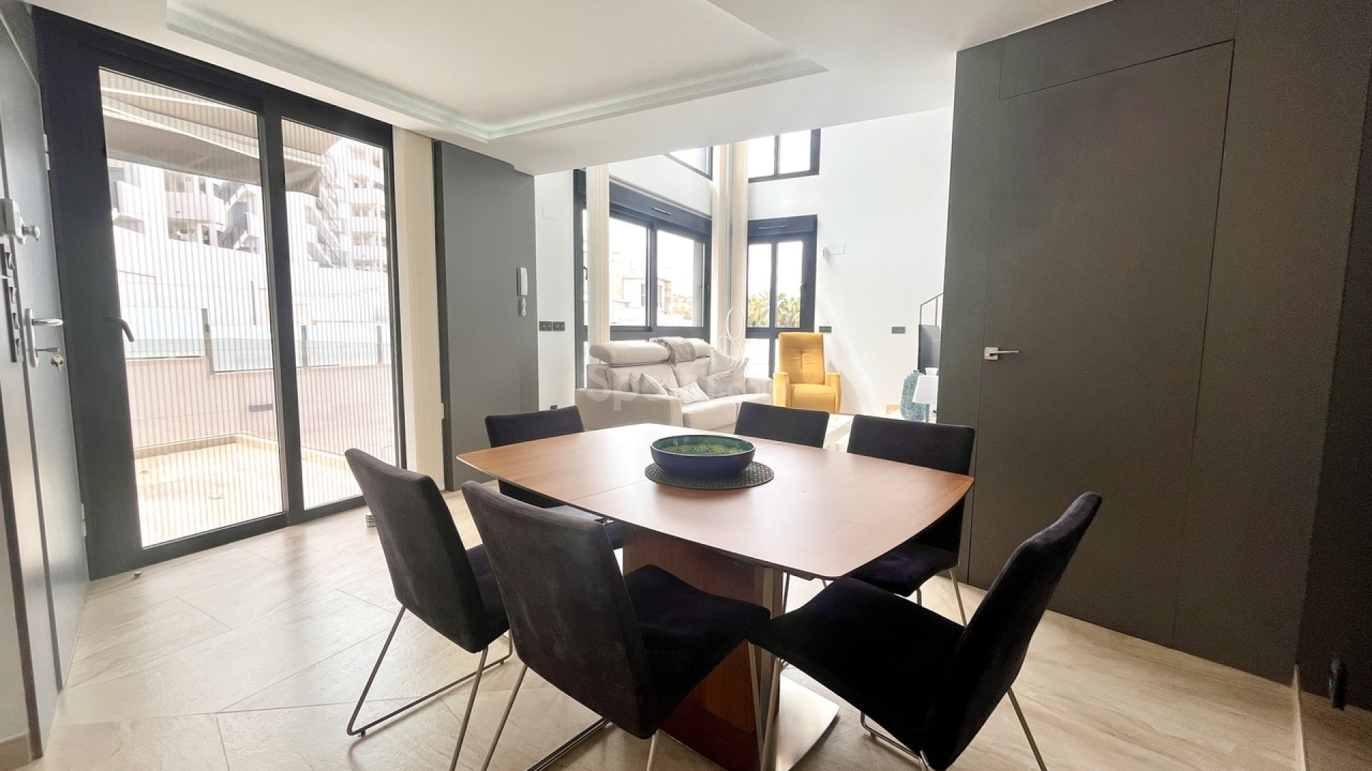 Resale - Villa -
Campoamor R-5