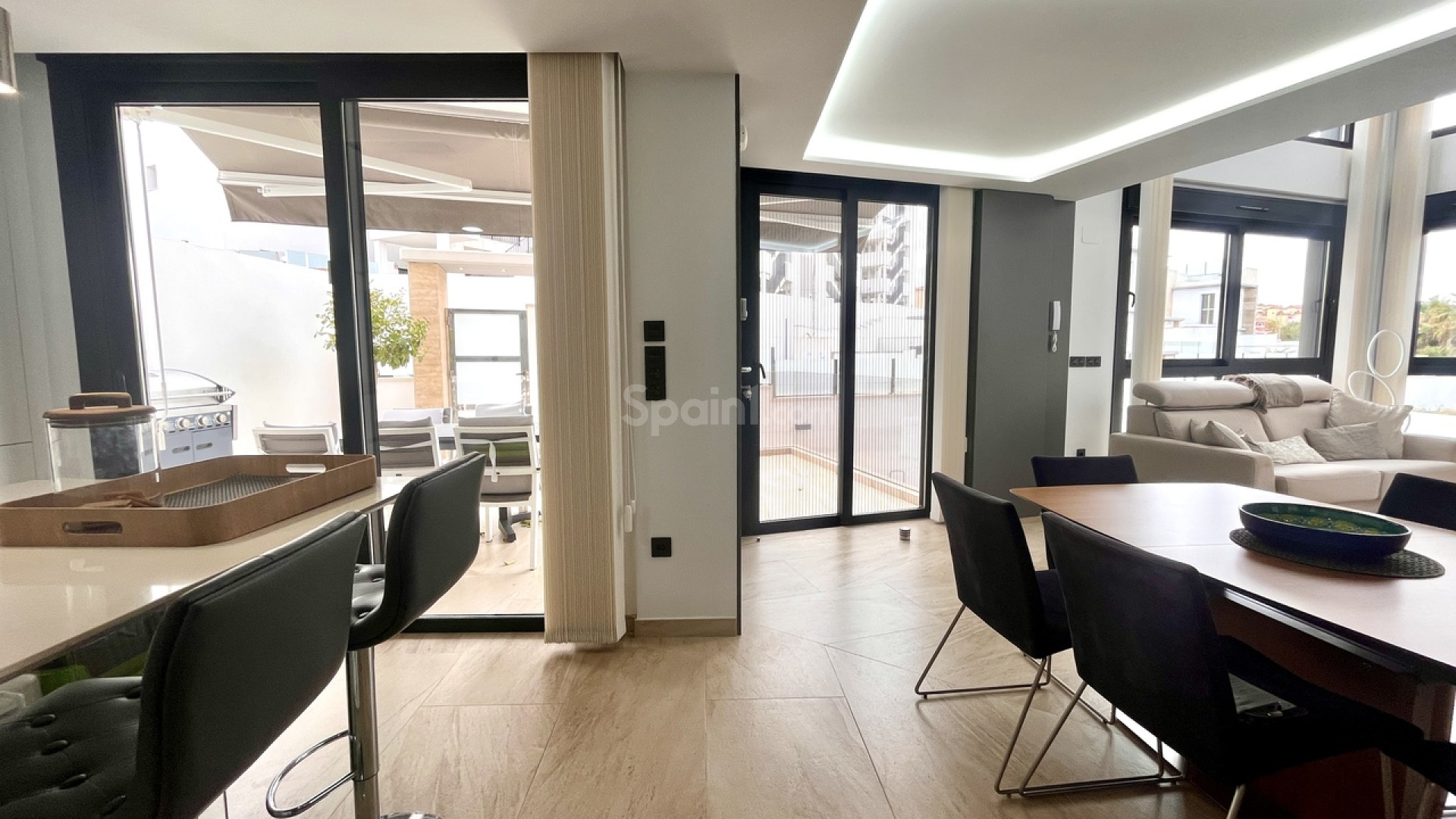 Resale - Villa -
Campoamor R-5