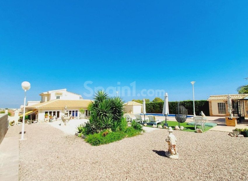 Resale - Villa -
Campoamor