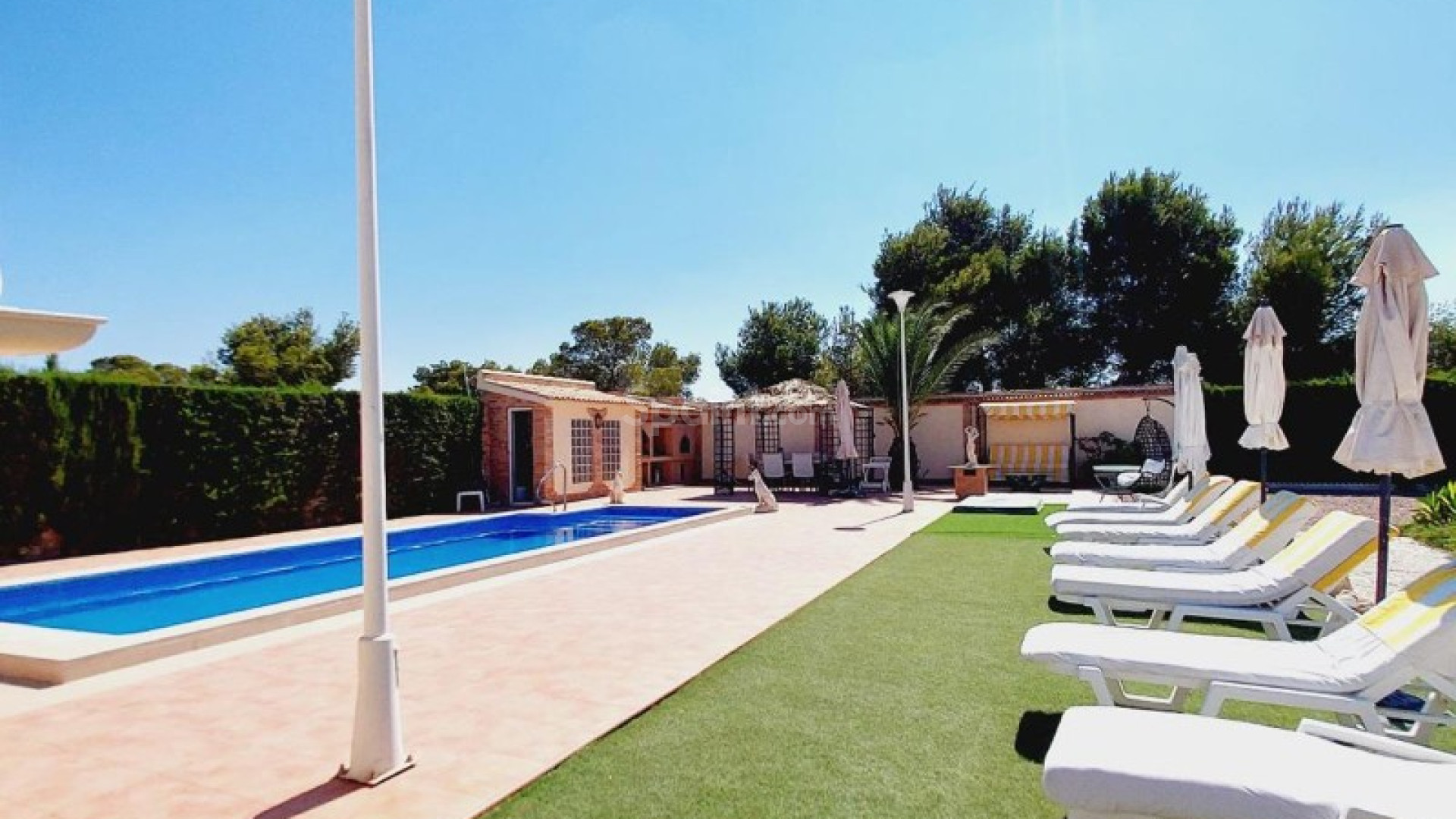 Resale - Villa -
Campoamor