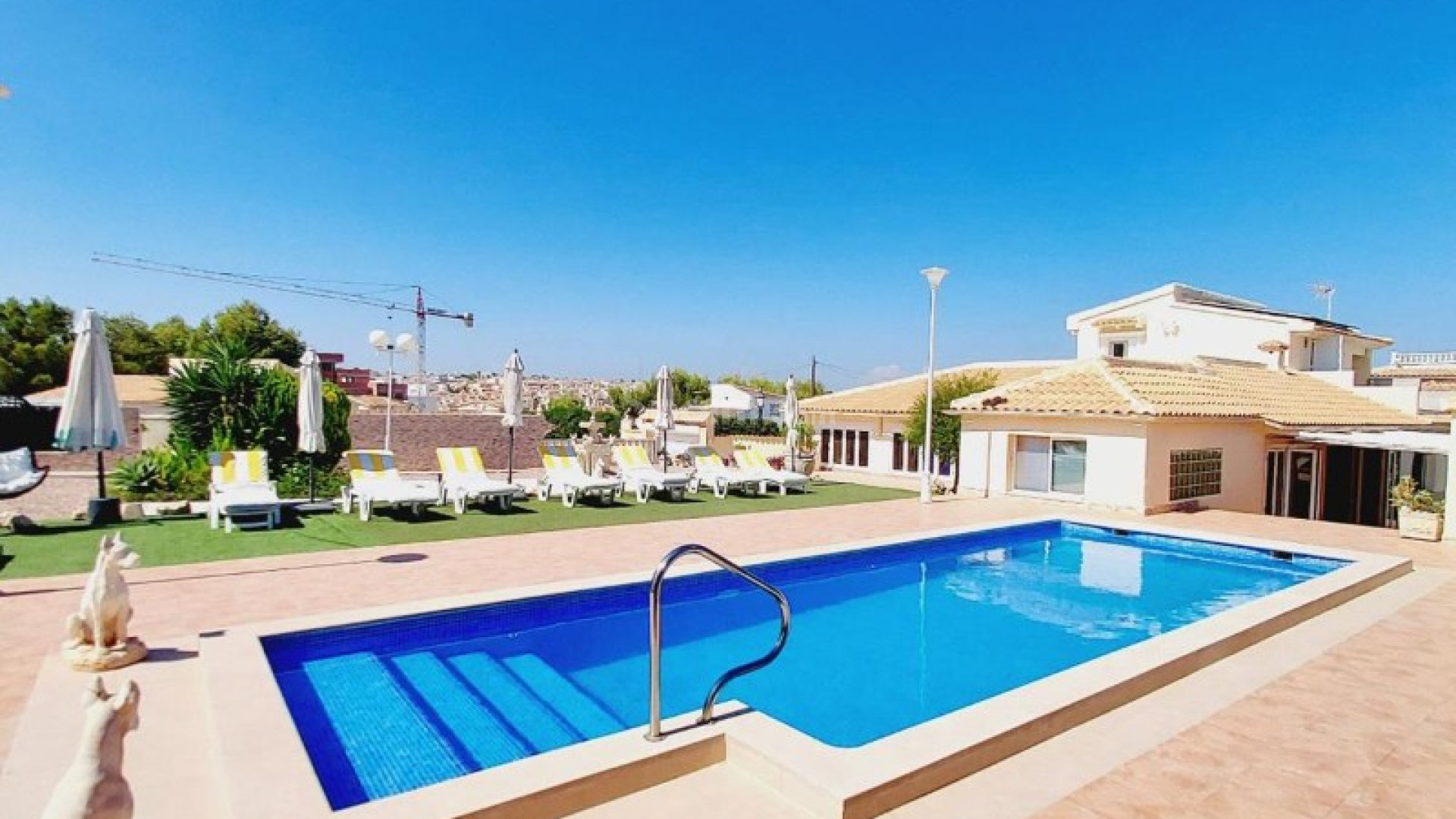Resale - Villa -
Campoamor