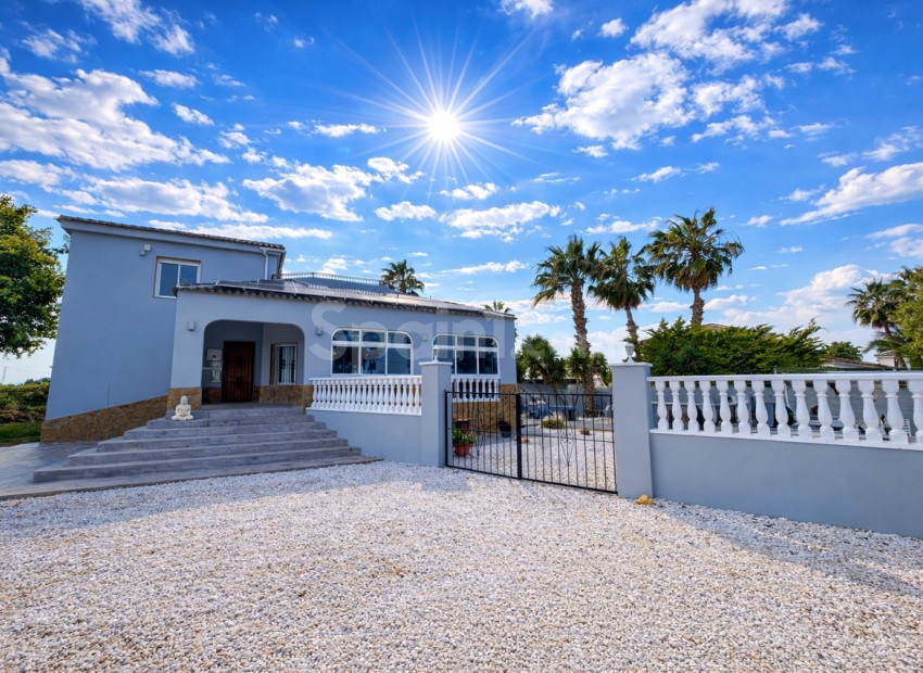 Resale - Villa -
Catral