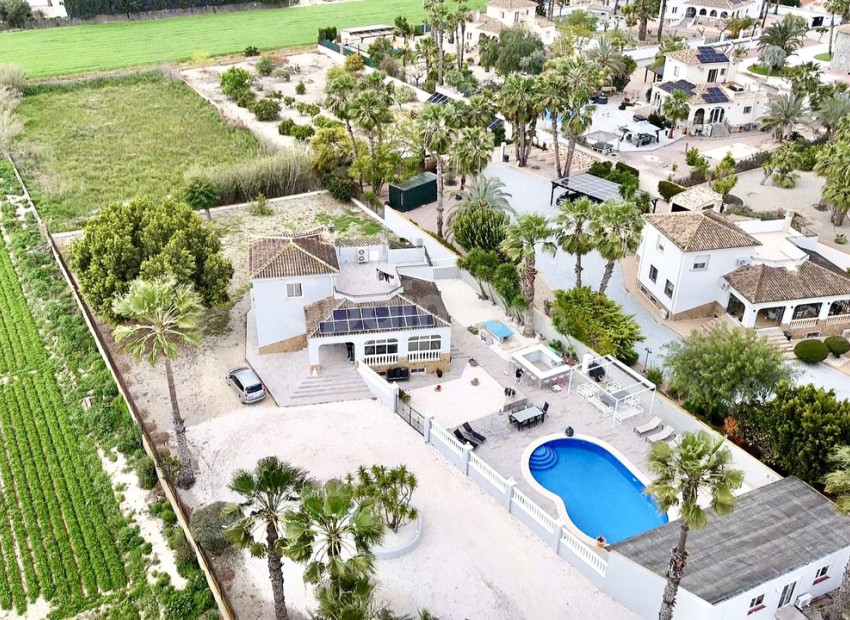 Resale - Villa -
Catral