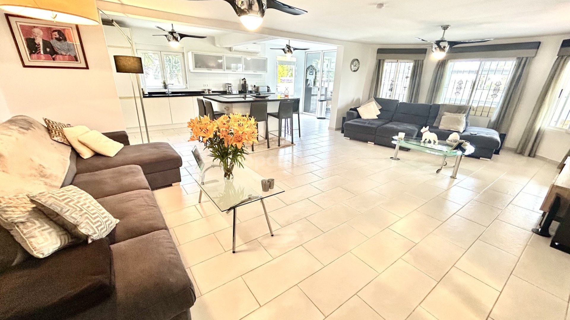 Resale - Villa -
Catral