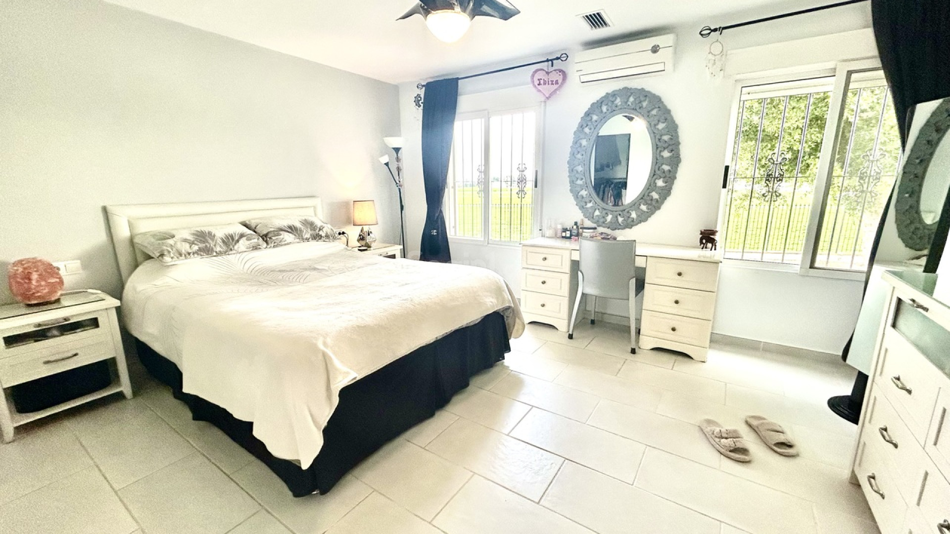 Resale - Villa -
Catral