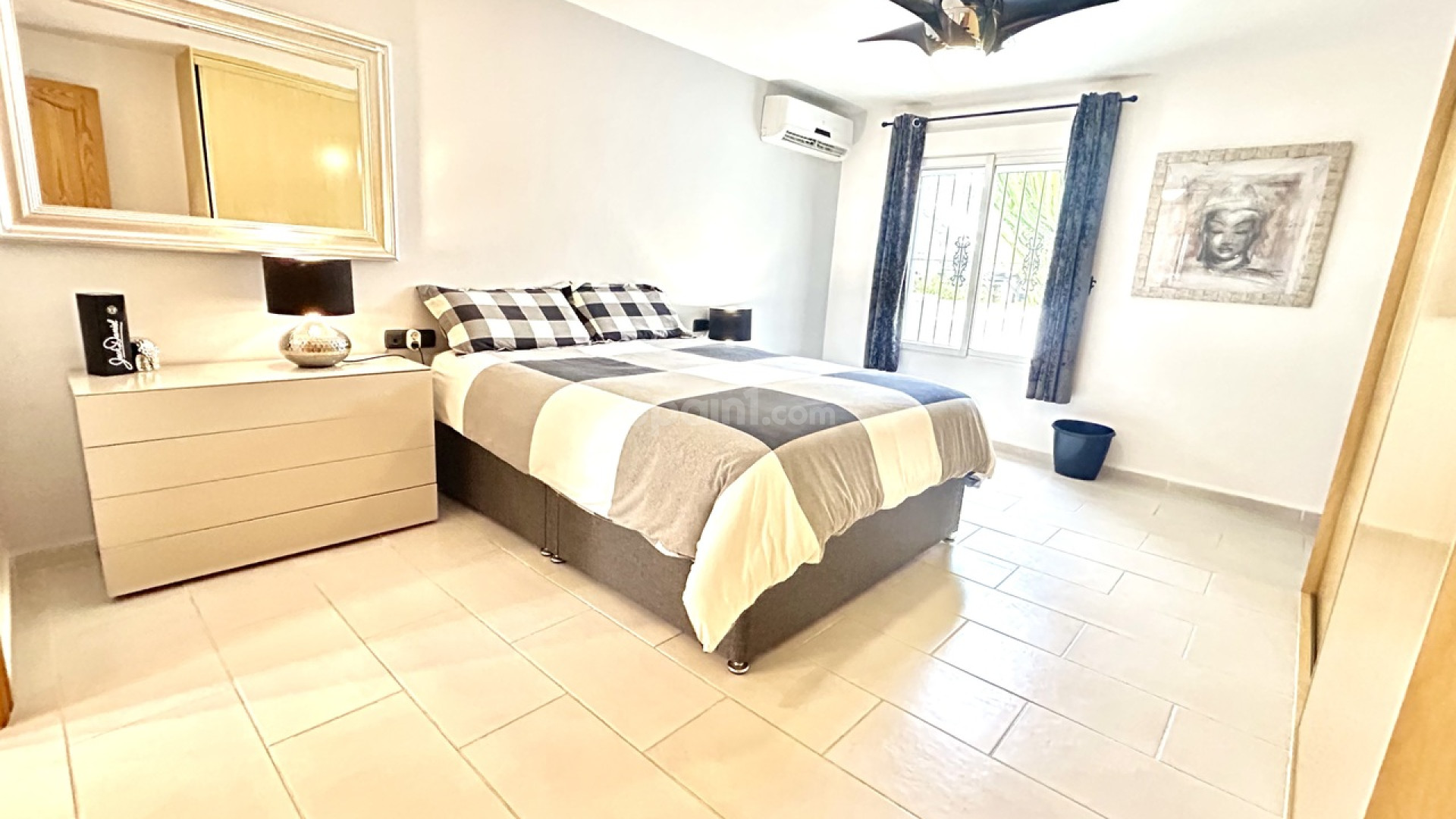 Resale - Villa -
Catral