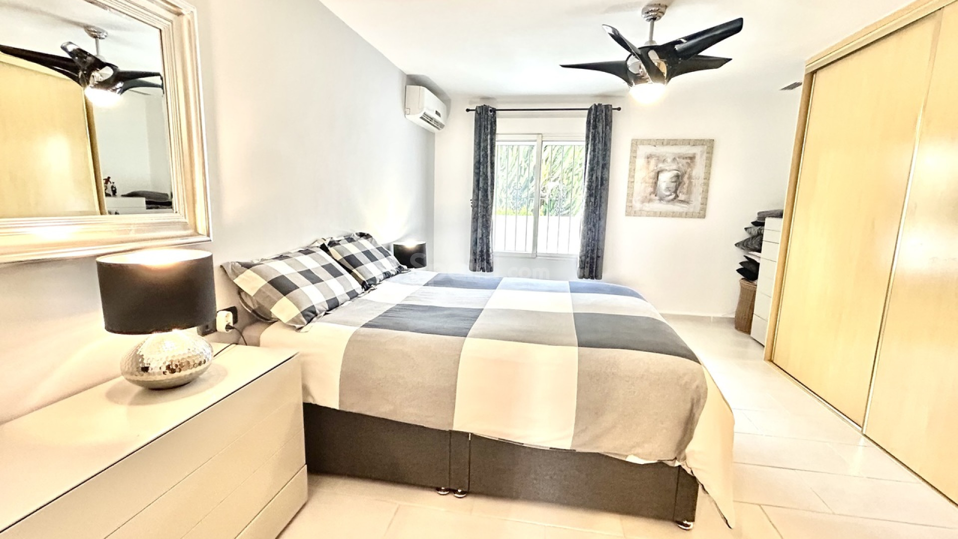 Resale - Villa -
Catral
