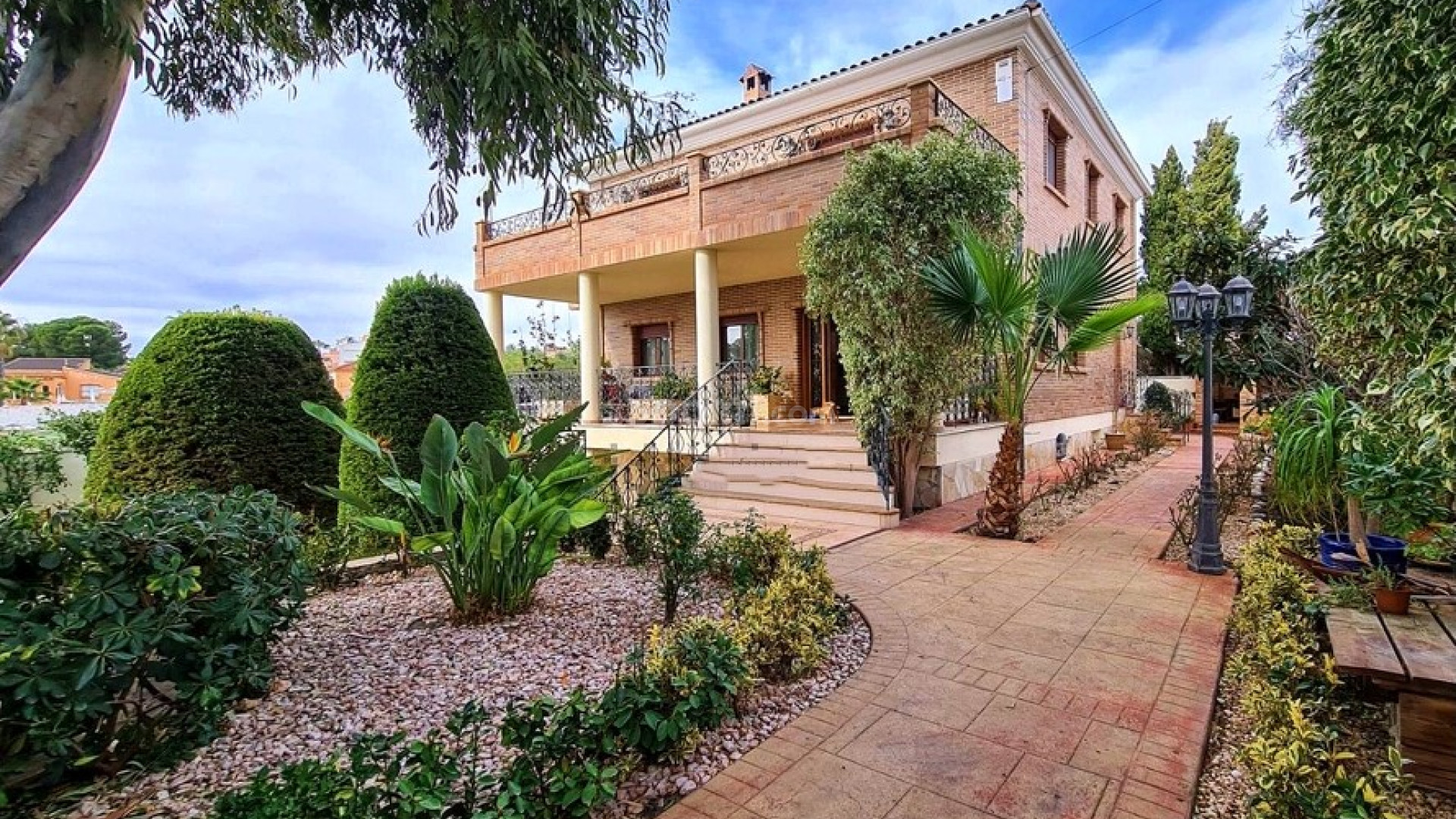 Resale - Villa -
Ciudad Quesada