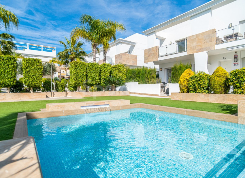 Resale - Villa -
CIUDAD QUESADA