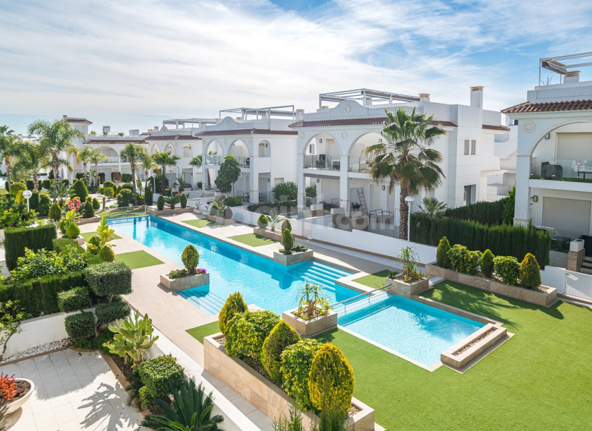 Resale - Villa -
CIUDAD QUESADA