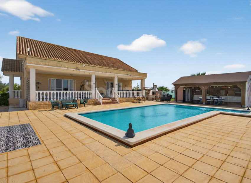 Resale - Villa -
Crevillente