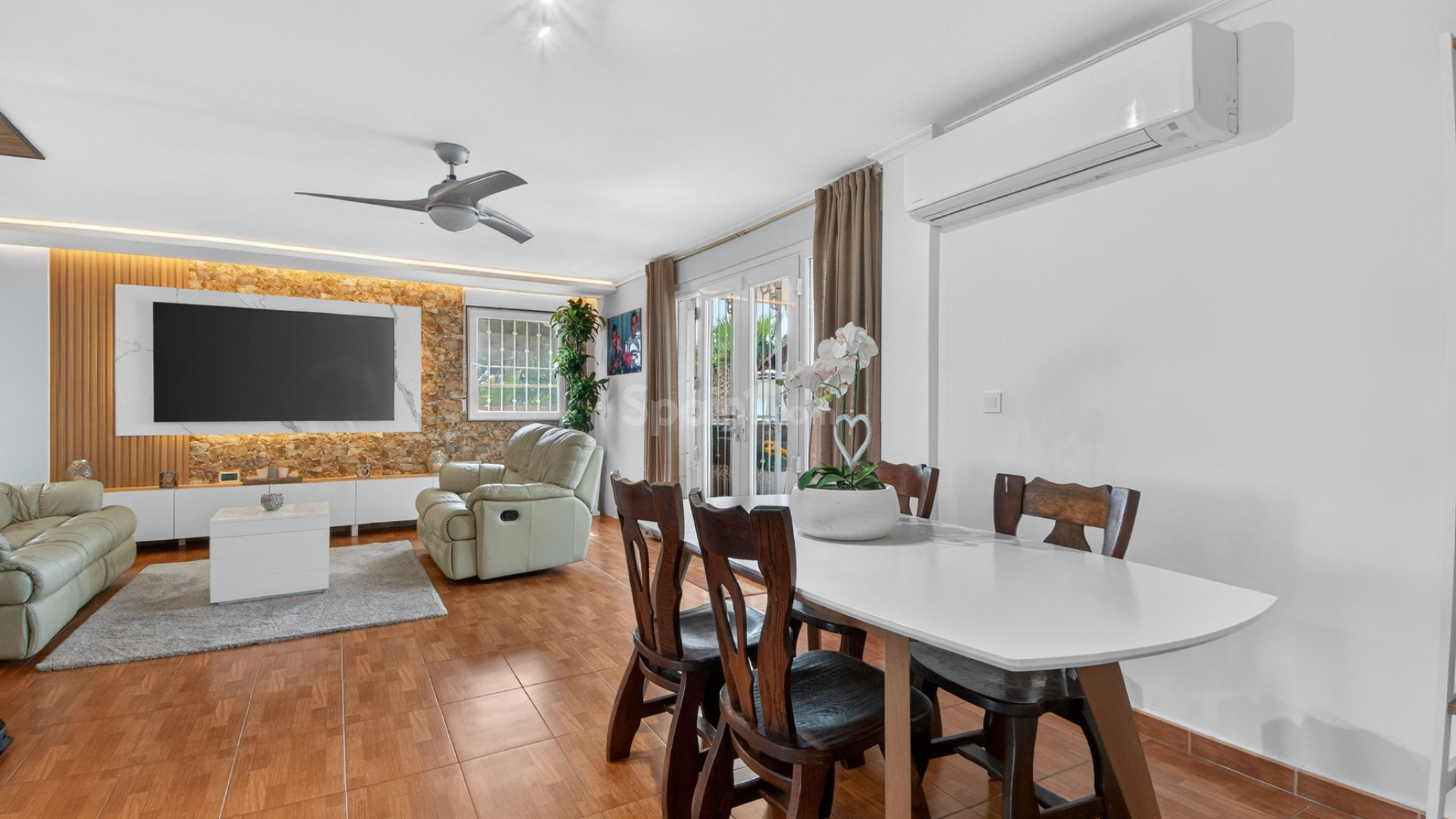 Resale - Villa -
Crevillente