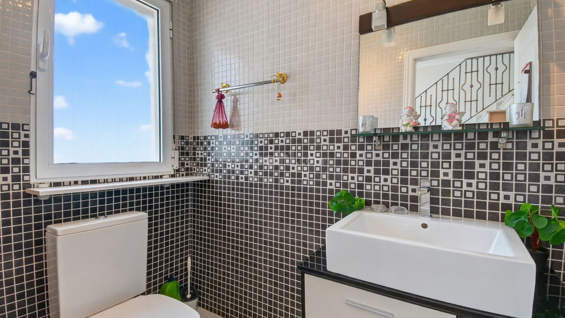 Resale - Villa -
Crevillente