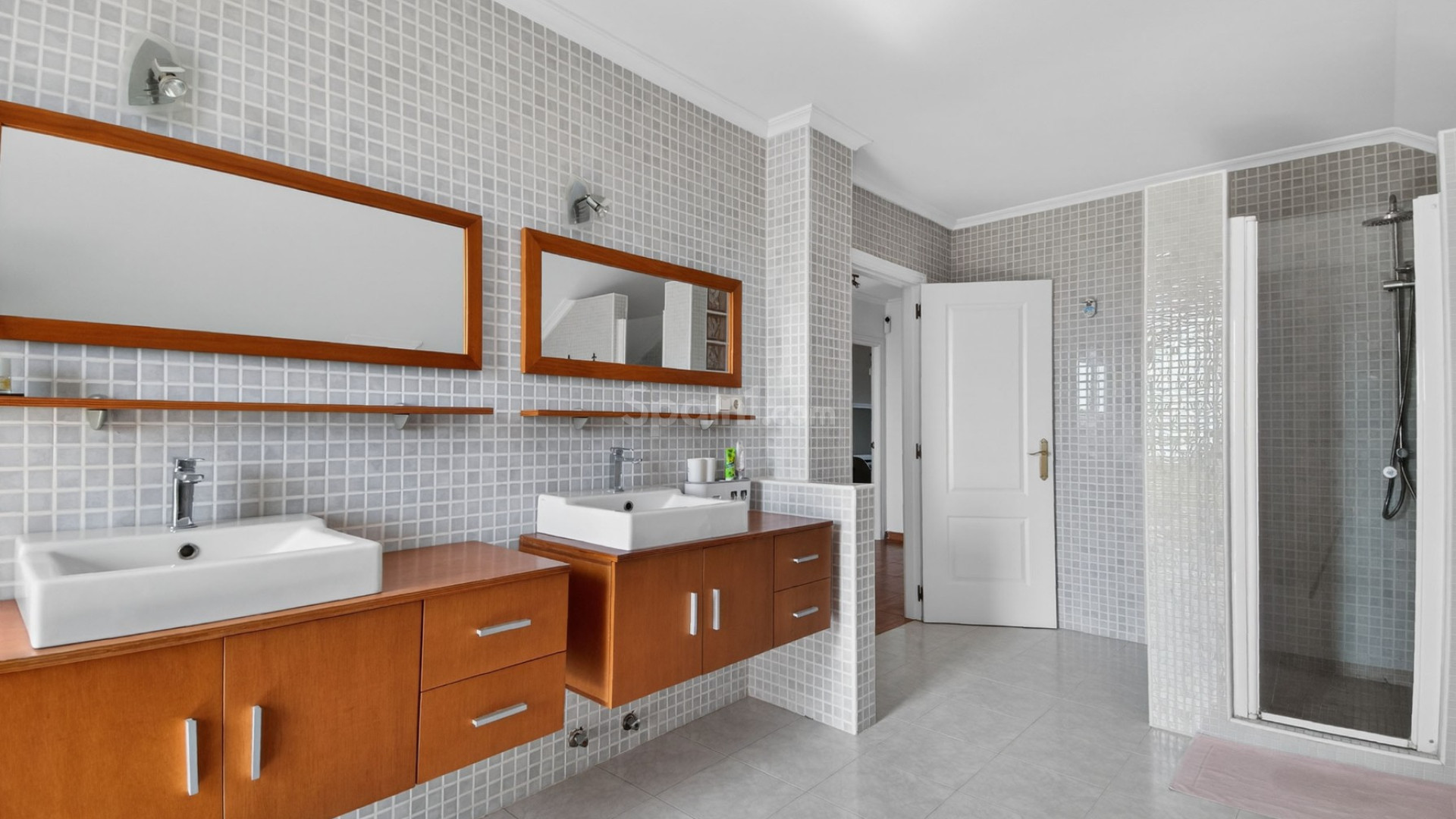 Resale - Villa -
Crevillente