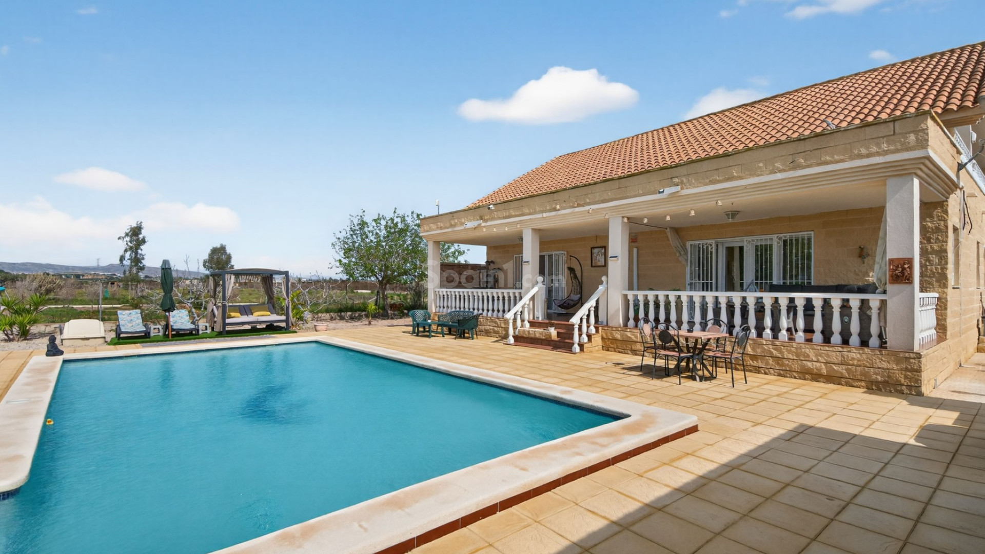 Resale - Villa -
Crevillente