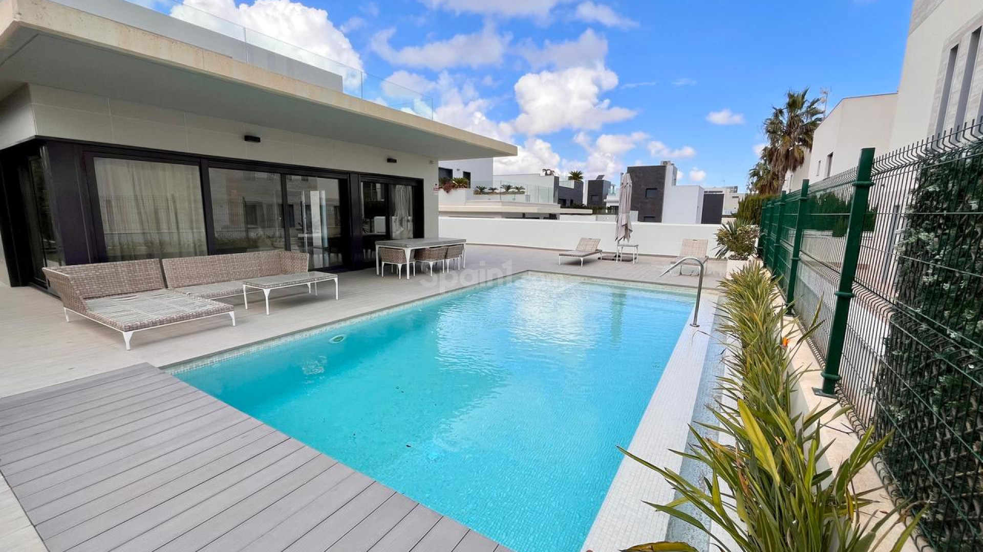 Resale - Villa -
Dehesa de Campoamor - Campoamor