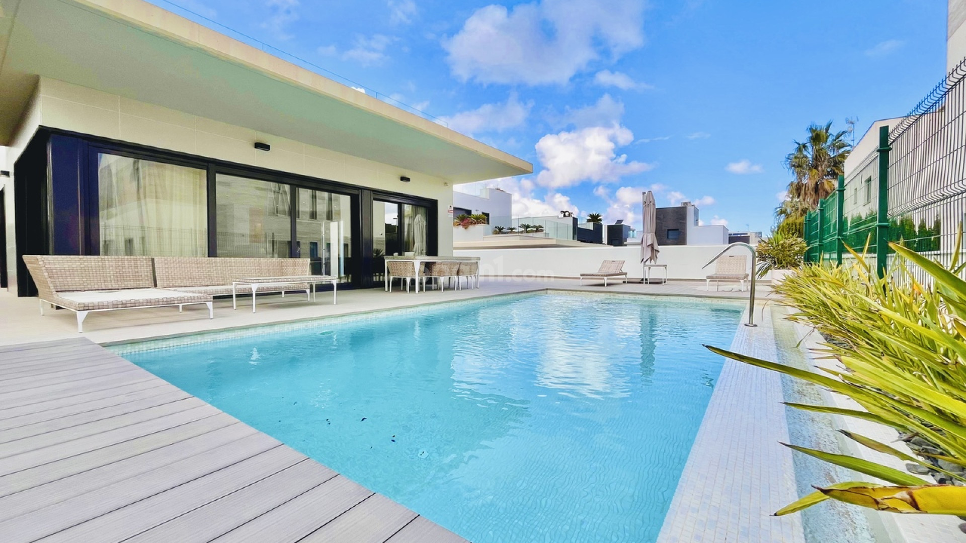 Resale - Villa -
Dehesa de Campoamor - Campoamor