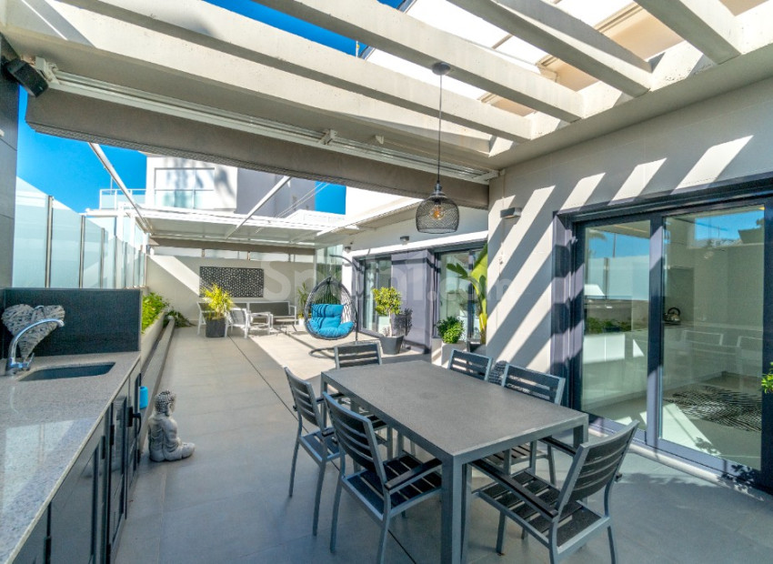 Resale - Villa -
Dehesa de Campoamor - Campoamor