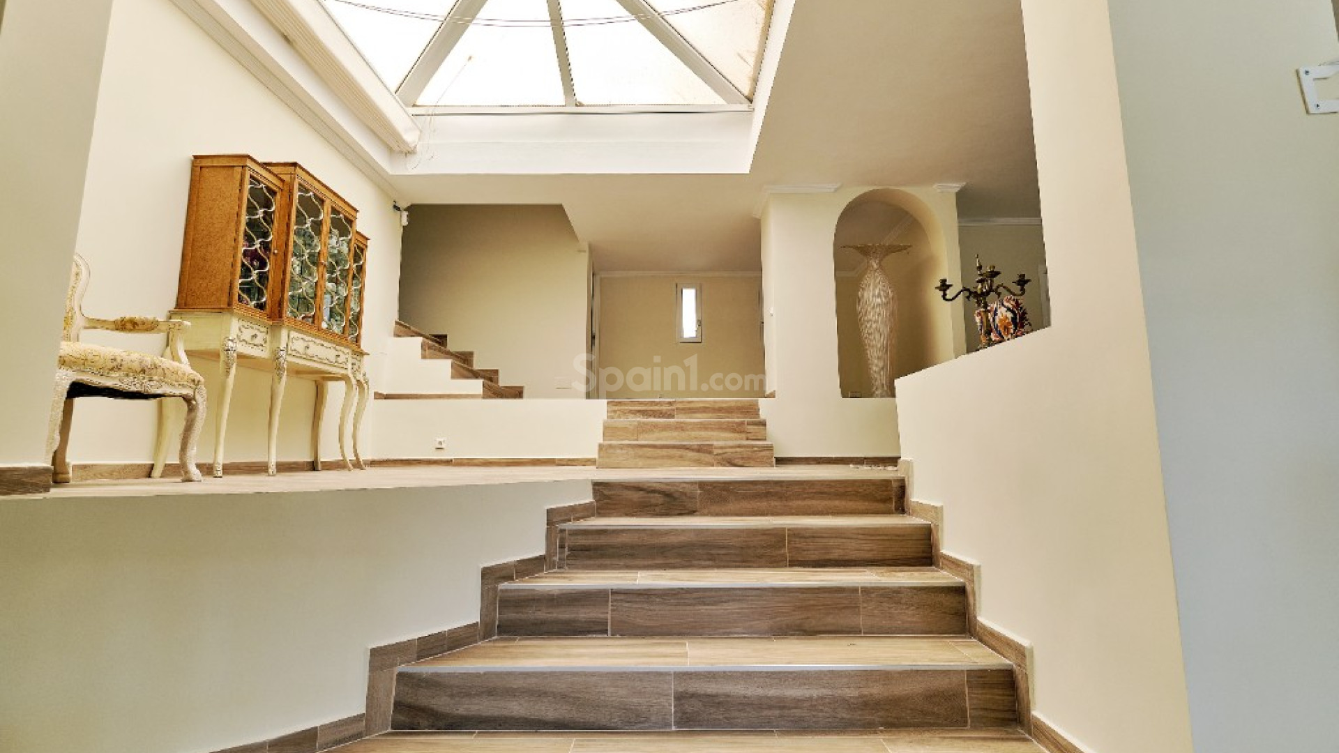 Resale - Villa -
Dehesa de Campoamor - Campoamor