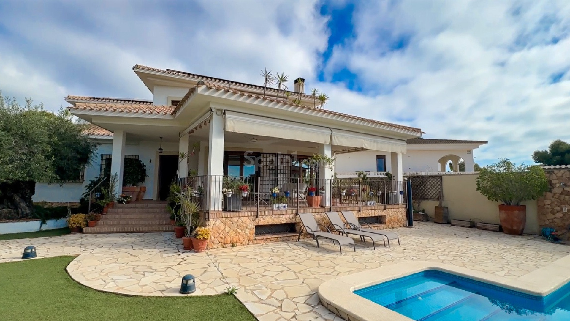 Resale - Villa -
Dehesa de Campoamor - Campoamor