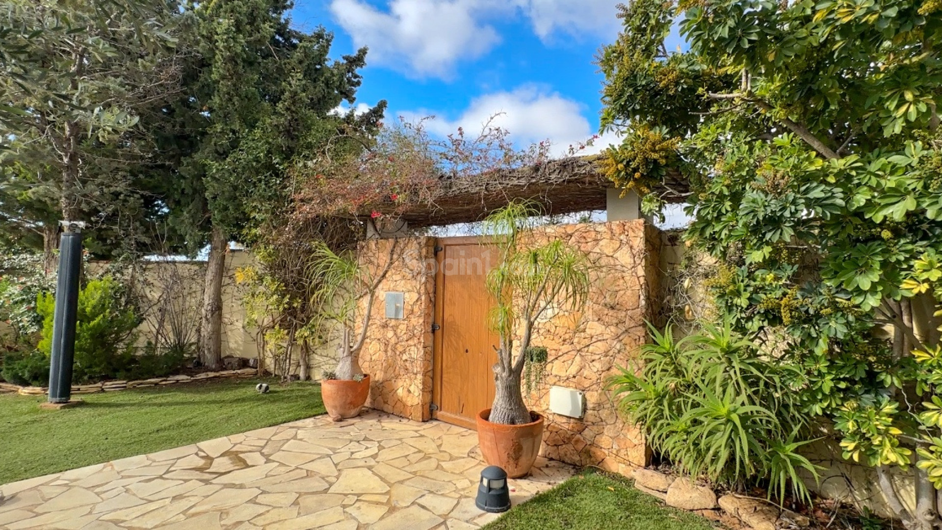 Resale - Villa -
Dehesa de Campoamor - Campoamor