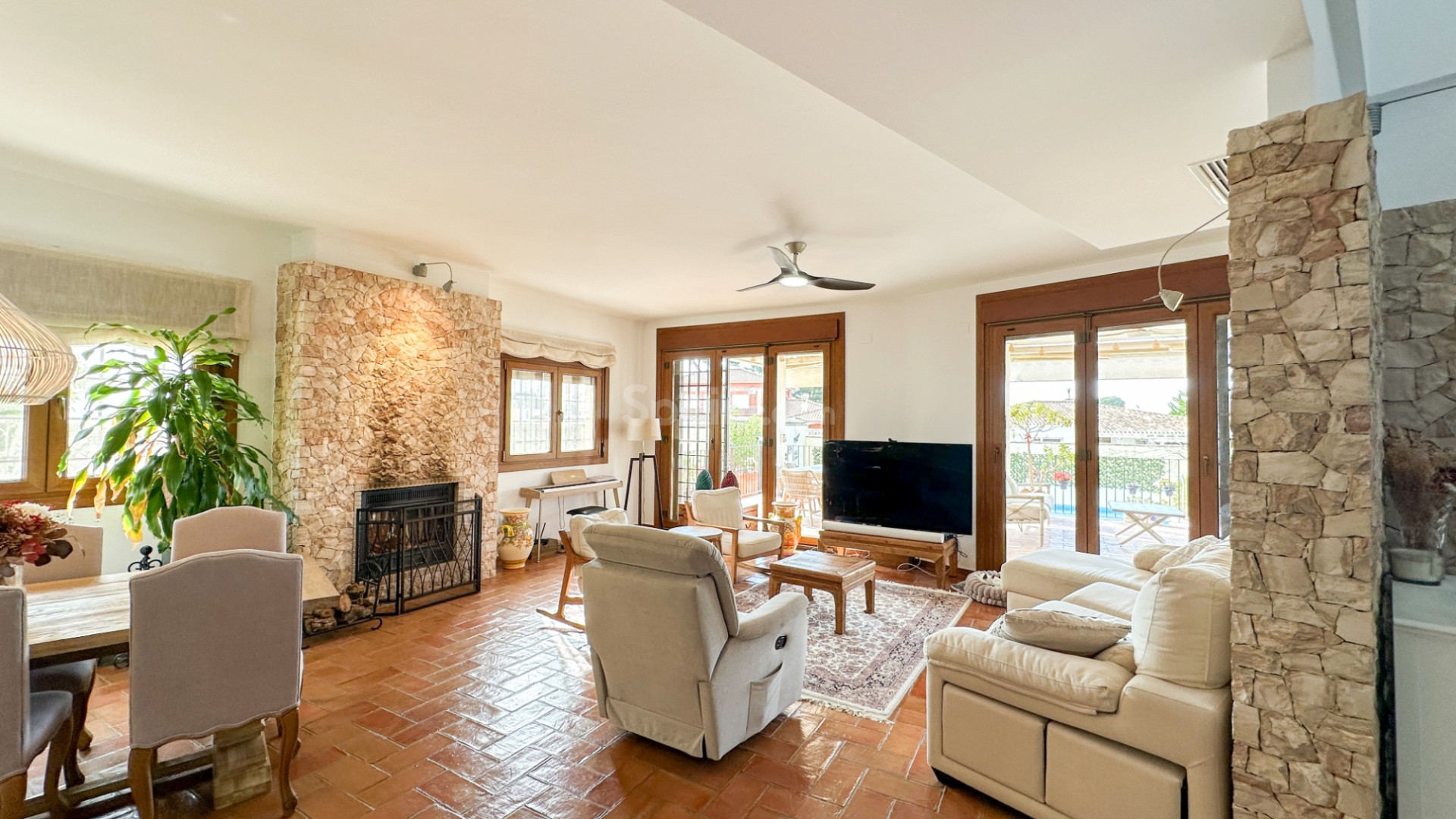 Resale - Villa -
Dehesa de Campoamor - Campoamor