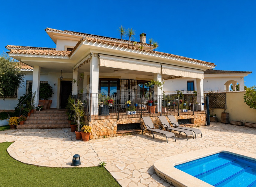 Resale - Villa -
Dehesa de Campoamor - Campoamor