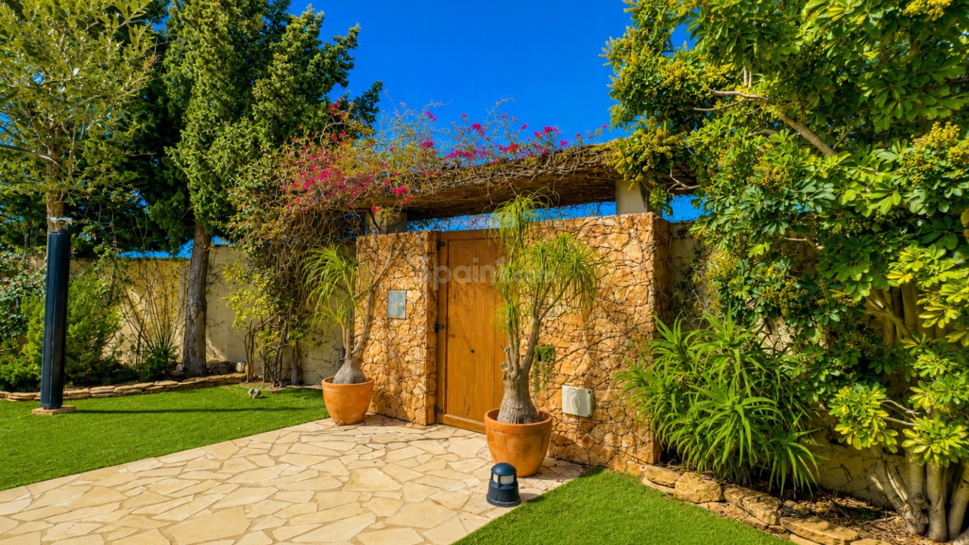 Resale - Villa -
Dehesa de Campoamor - Campoamor