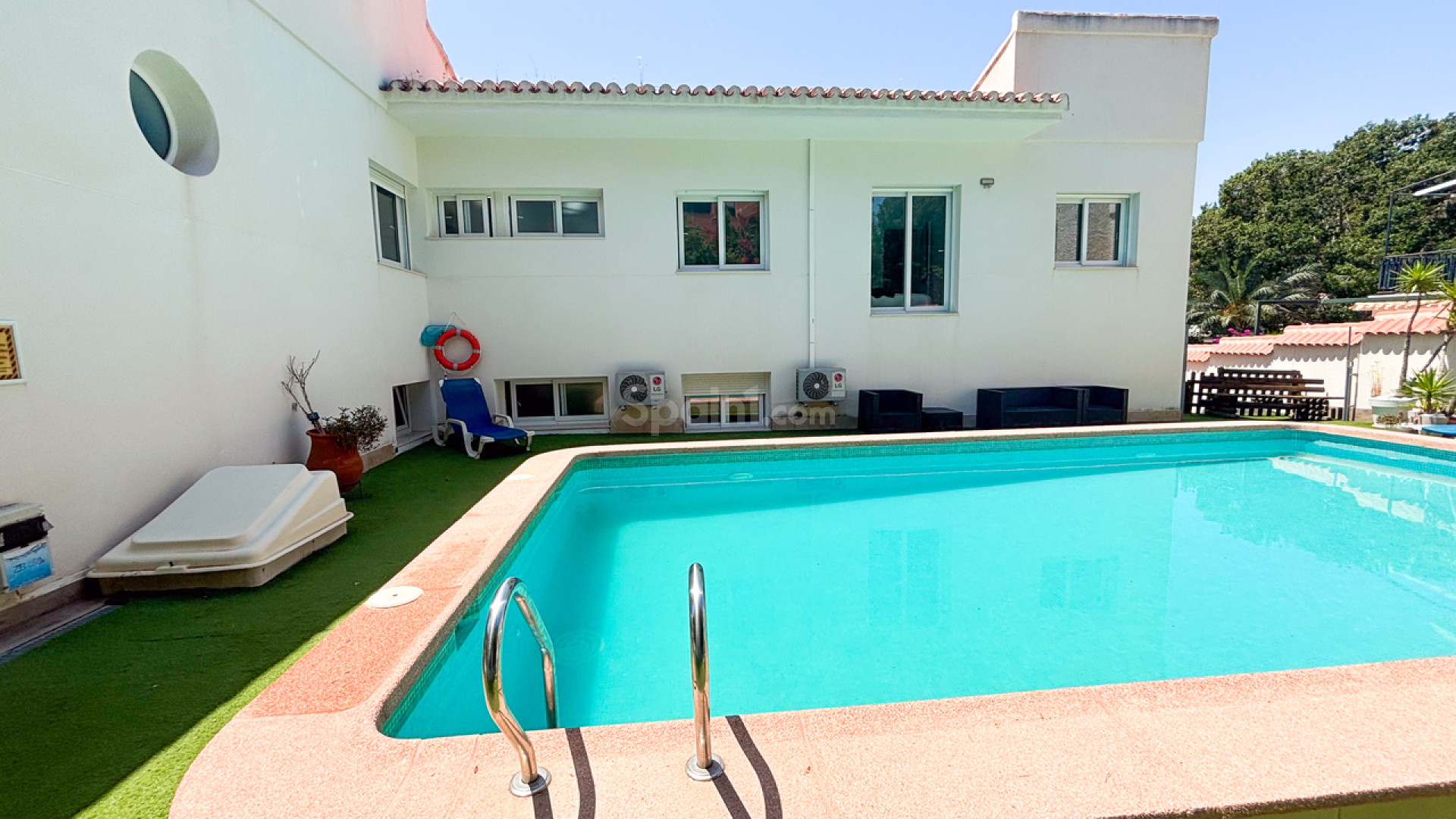Resale - Villa -
Dehesa de Campoamor - Campoamor