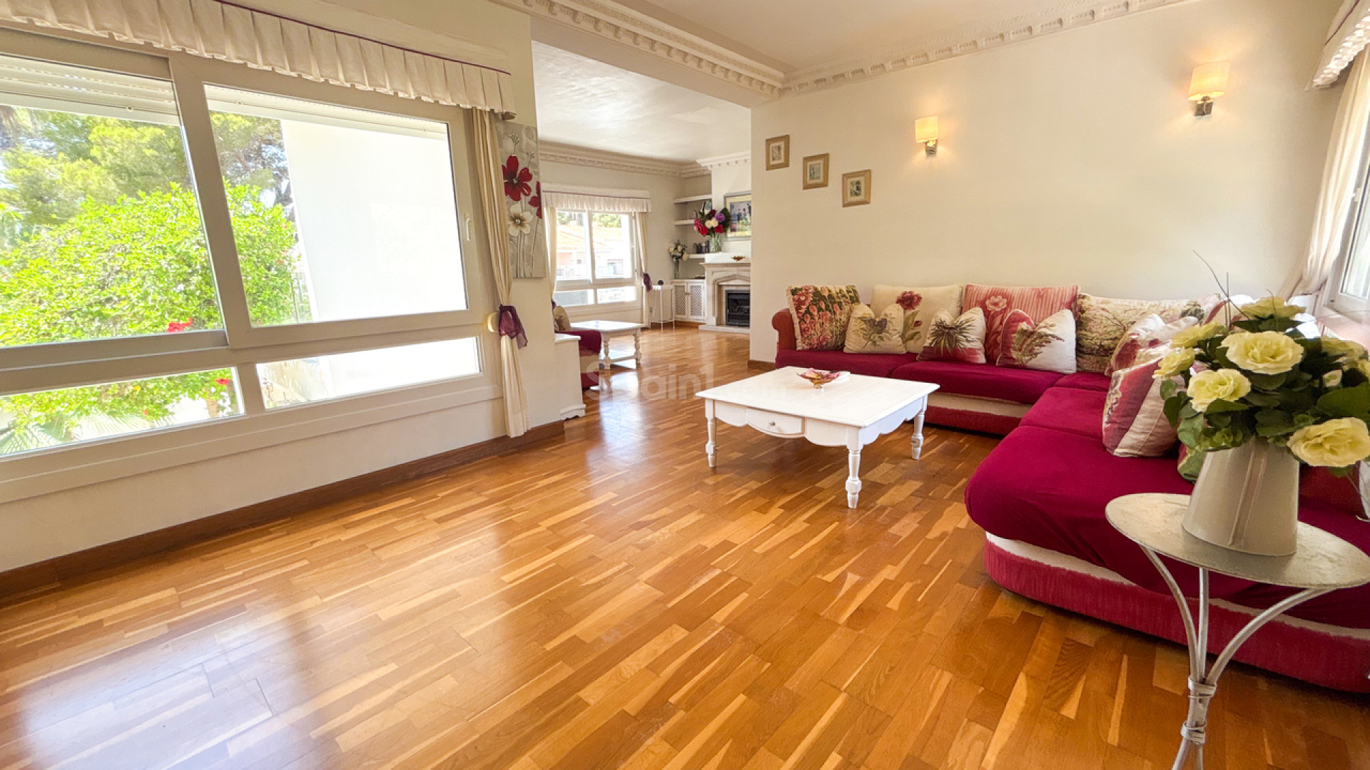 Resale - Villa -
Dehesa de Campoamor - Campoamor