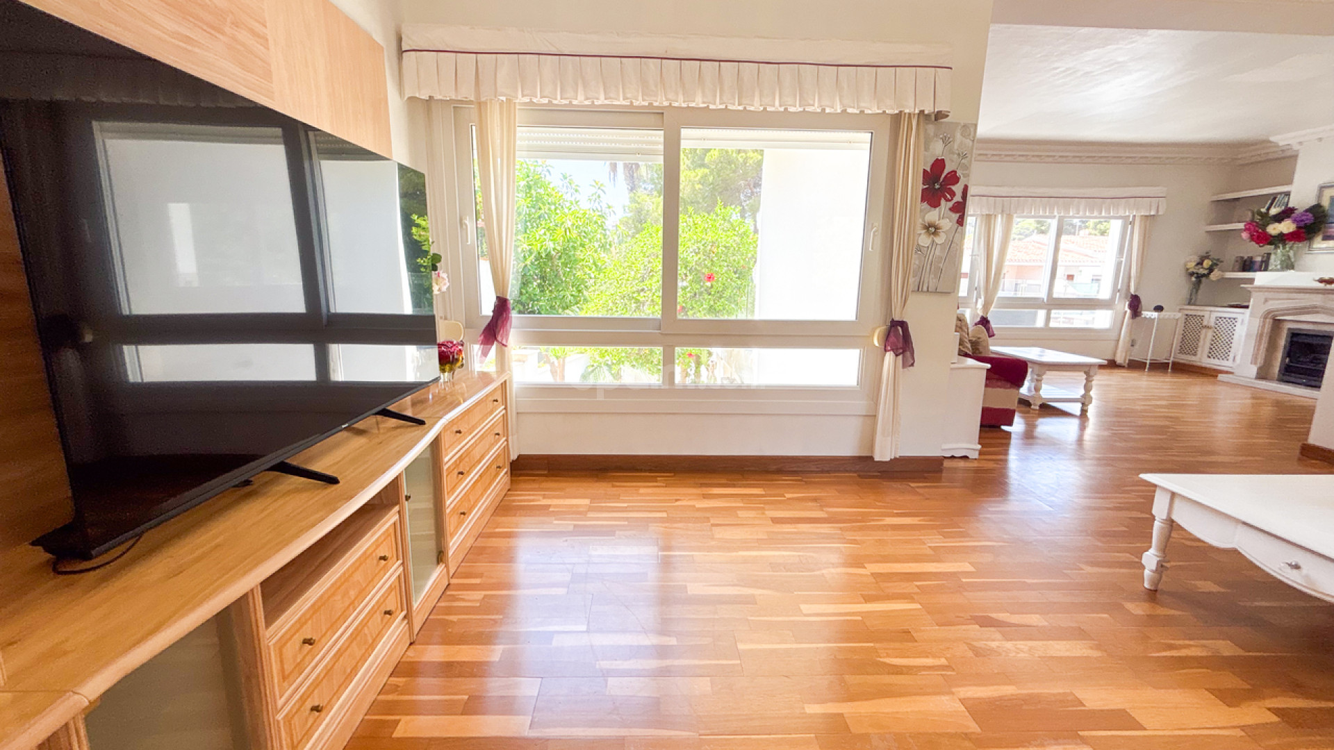 Resale - Villa -
Dehesa de Campoamor - Campoamor