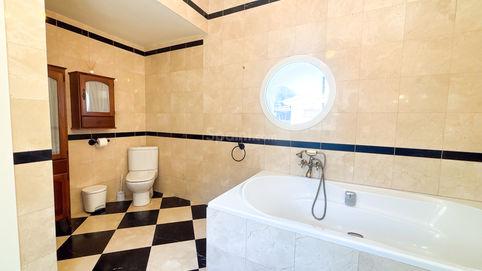 Resale - Villa -
Dehesa de Campoamor - Campoamor
