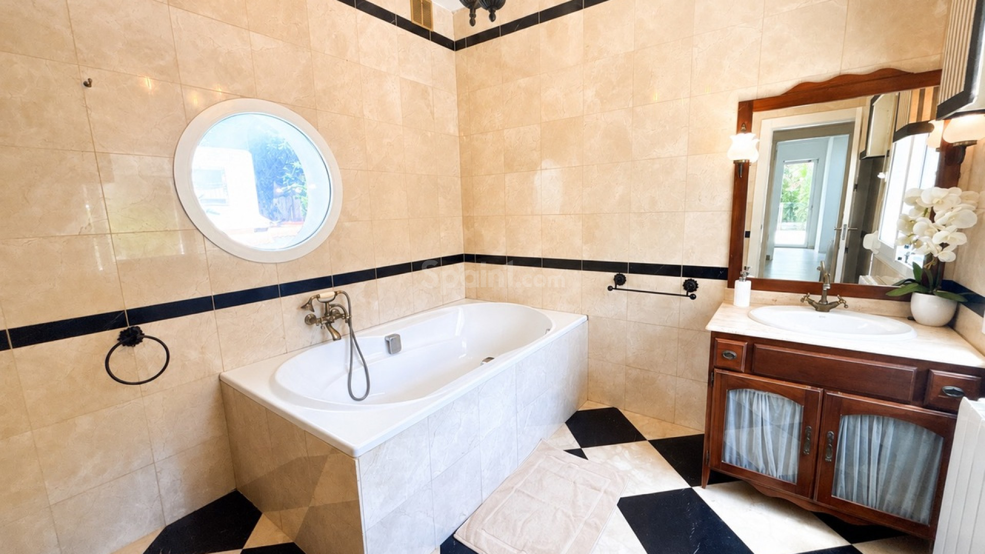 Resale - Villa -
Dehesa de Campoamor - Campoamor