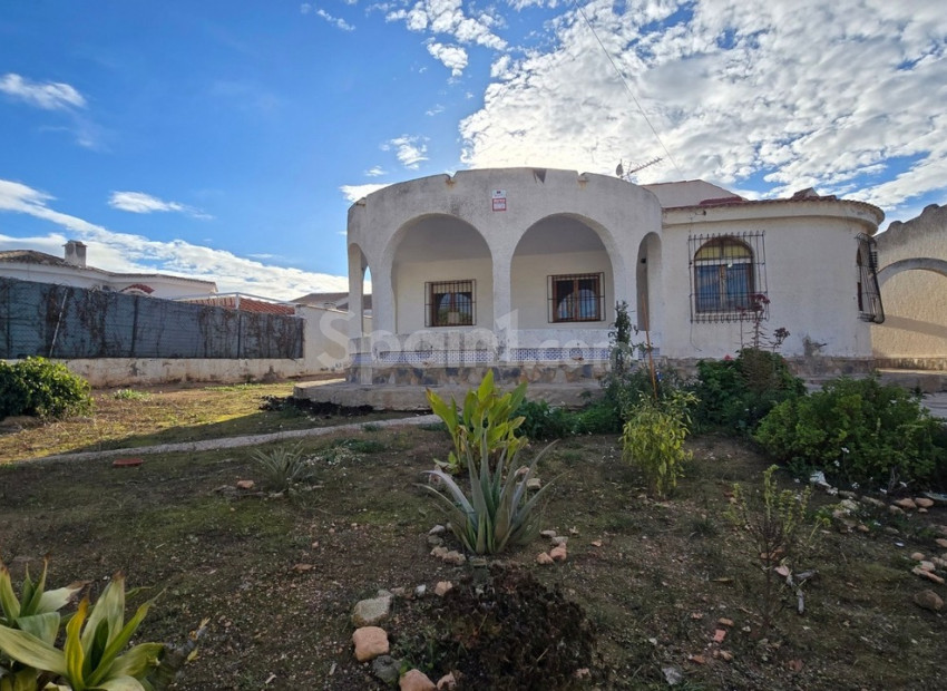 Resale - Villa -
El Chaparral