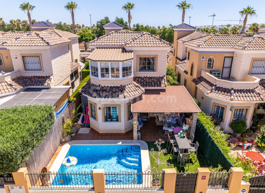 Resale - Villa -
EL RASO - El Raso
