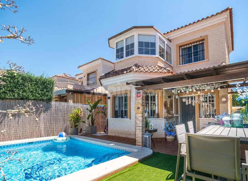 Resale - Villa -
EL RASO - El Raso