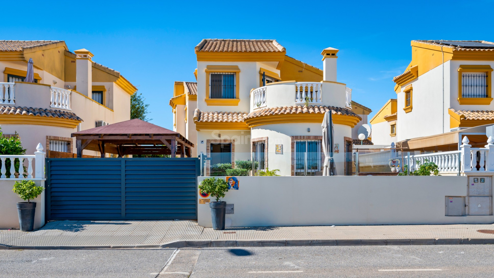 Resale - Villa -
El Raso