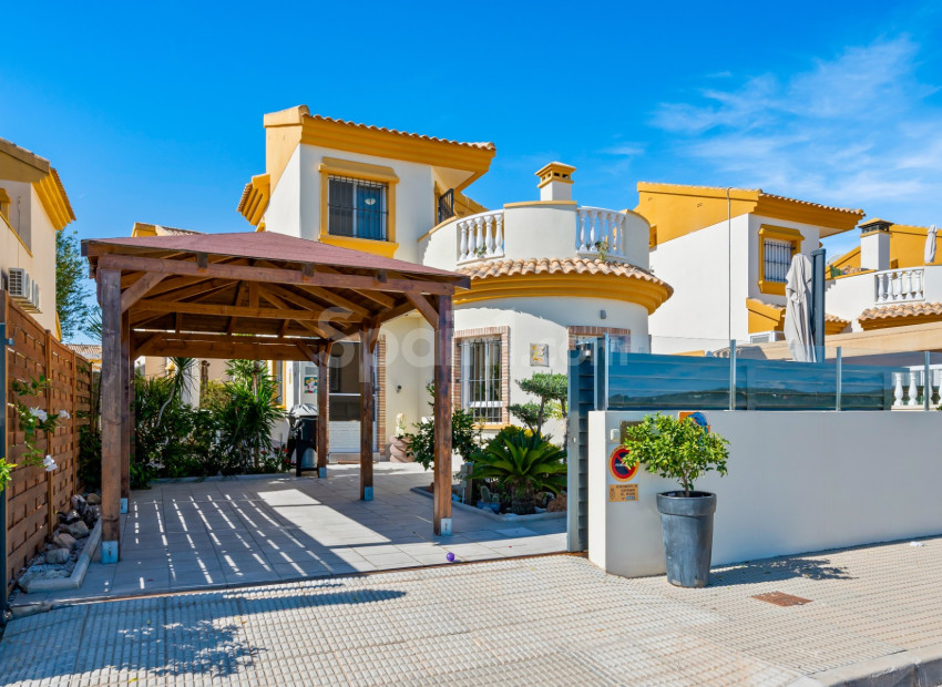 Resale - Villa -
El Raso