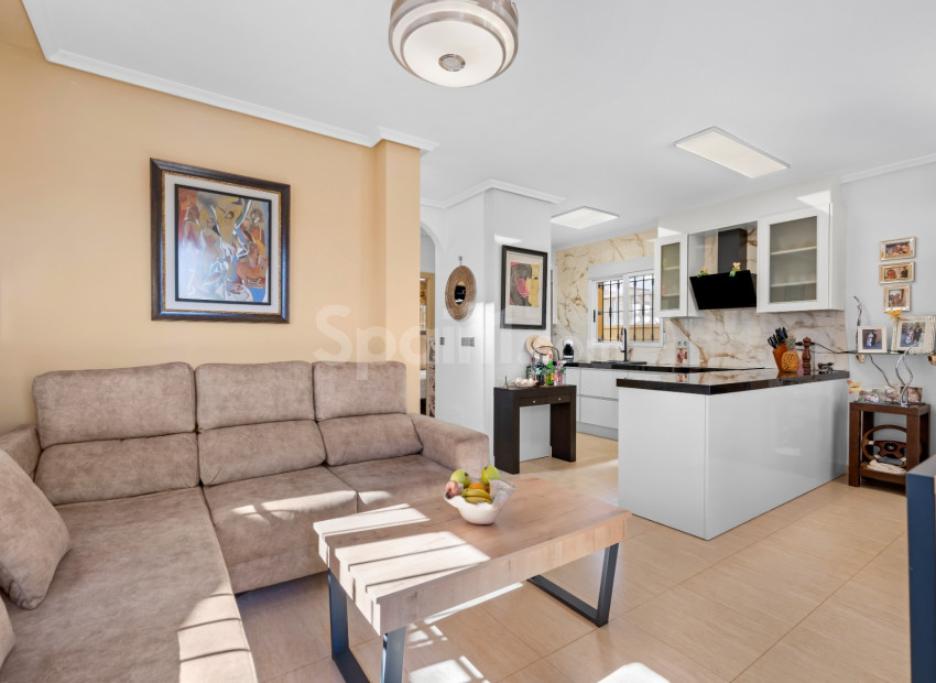 Resale - Villa -
El Raso