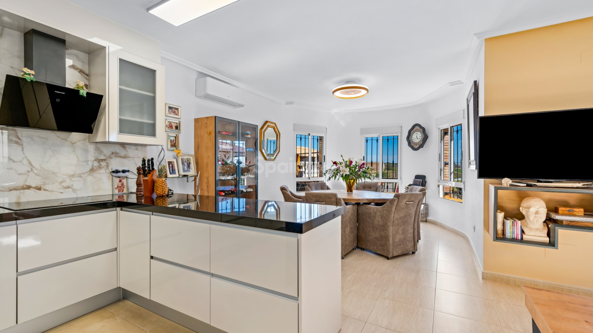 Resale - Villa -
El Raso