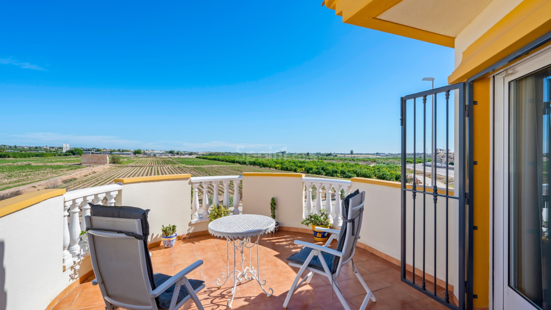 Resale - Villa -
El Raso